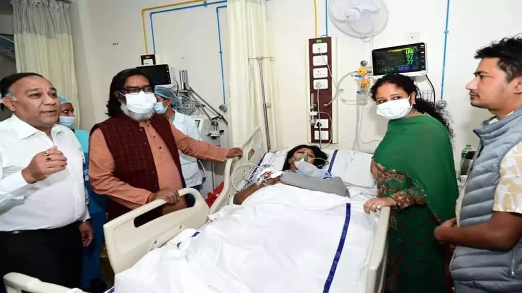 रिवर्स लेते कंटेनर का पहिया मासूम के सिर पर चढ़ा: इकलौते बेटे की दर्दनाक मौत, मां घायल May 9, 2025