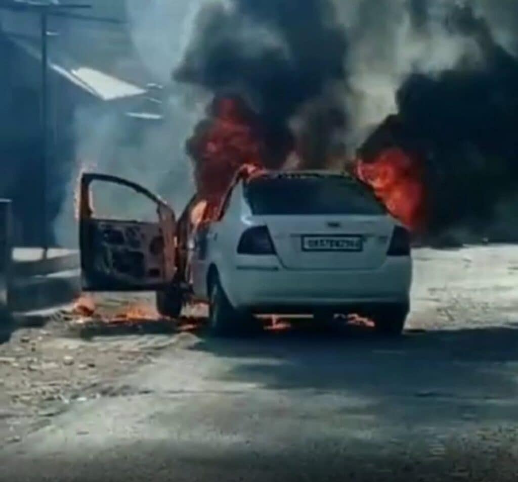 भोपाल में बिरला मंदिर के पास चलती कार में आग,ड्राइवर ने भागकर बचाई जान.. 42 भोपाल में बिरला मंदिर के पास चलती कार में आग,ड्राइवर ने भागकर बचाई जान.. February 16, 2026