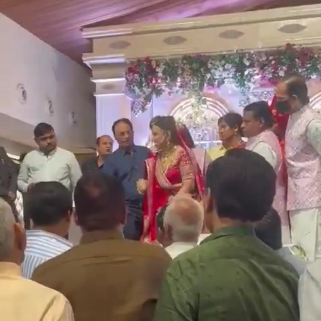 शादी में दूल्हे की हरकत पर दुल्हन की मां ने तोड़ी शादी, बारात लौटाई 42 शादी में दूल्हे की हरकत पर दुल्हन की मां ने तोड़ी शादी, बारात लौटाई