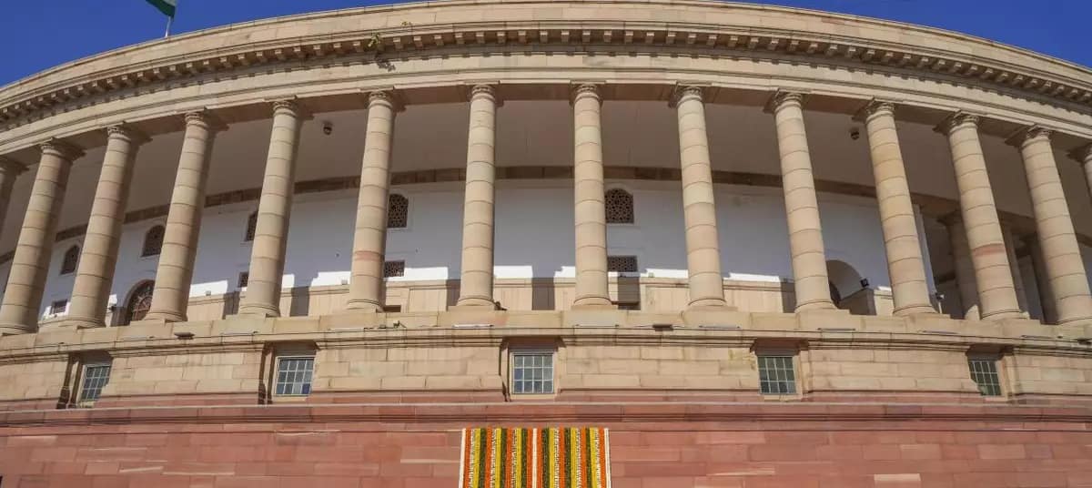 संसद के विशेष सत्र के दौरान सारे बड़े अफसर दिल्ली में रहें मौजूद', केंद्र सरकार का आदेश 42 संसद के विशेष सत्र के दौरान सारे बड़े अफसर दिल्ली में रहें मौजूद', केंद्र सरकार का आदेश February 17, 2026