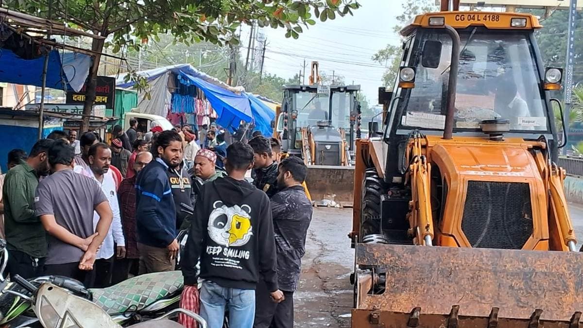 छत्तीसगढ़ में BJP सरकार आते ही चला बुलडोजर 42 छत्तीसगढ़ में BJP सरकार आते ही चला बुलडोजर December 2, 2025