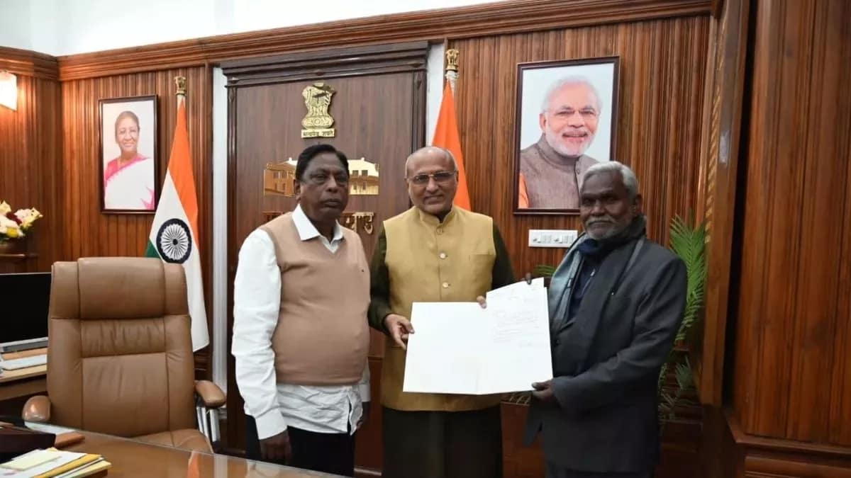 आज चंपई सोरेन की 'अग्निपरीक्षा', बस से विधानसभा के लिए रवाना हुए JMM-Congress के विधायक 42 आज चंपई सोरेन की 'अग्निपरीक्षा', बस से विधानसभा के लिए रवाना हुए JMM-Congress के विधायक March 6, 2026