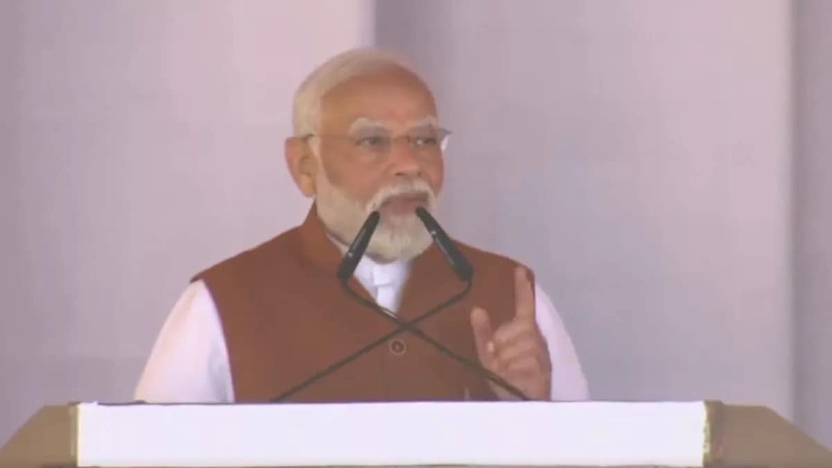 'जिनके अपने होश ठिकाने नहीं वो यूपी और काशी के बच्चों को नशेड़ी कह रहे', राहुल के बयान पर PM मोदी का पलटवार.. 42 'जिनके अपने होश ठिकाने नहीं वो यूपी और काशी के बच्चों को नशेड़ी कह रहे', राहुल के बयान पर PM मोदी का पलटवार.. February 16, 2026