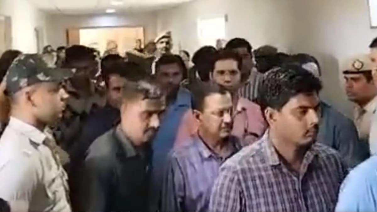 अरविंद केजरीवाल की याचिका पर दिल्ली HC में सुनवाई थोड़ी देर में, गिरफ्तारी और ED की रिमांड को दी है चुनौती.. 42 अरविंद केजरीवाल की याचिका पर दिल्ली HC में सुनवाई थोड़ी देर में, गिरफ्तारी और ED की रिमांड को दी है चुनौती.. February 15, 2026