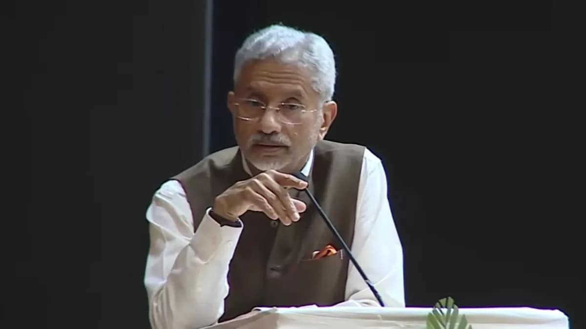 आप चाहे कहीं भी फंसे हों, भारत आपके साथ खड़ा है'; भारतीयों की सुरक्षित घर वापसी पर जयशंकर का आश्वासन.. 42 आप चाहे कहीं भी फंसे हों, भारत आपके साथ खड़ा है'; भारतीयों की सुरक्षित घर वापसी पर जयशंकर का आश्वासन.. February 13, 2026