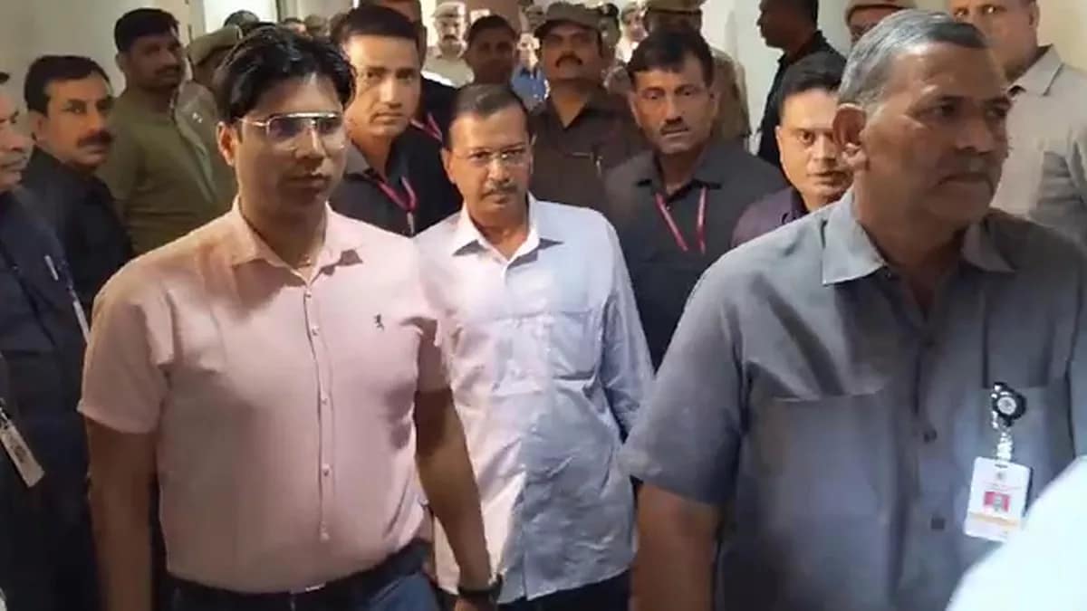 'आपने केजरीवाल को सीधा आरोपी बना दिया', सीएम के पक्ष में अभिषेक मनु सिंघवी की दलीलें; HC ने सुरक्षित रखा फैसला.. 42 'आपने केजरीवाल को सीधा आरोपी बना दिया', सीएम के पक्ष में अभिषेक मनु सिंघवी की दलीलें; HC ने सुरक्षित रखा फैसला.. February 17, 2026