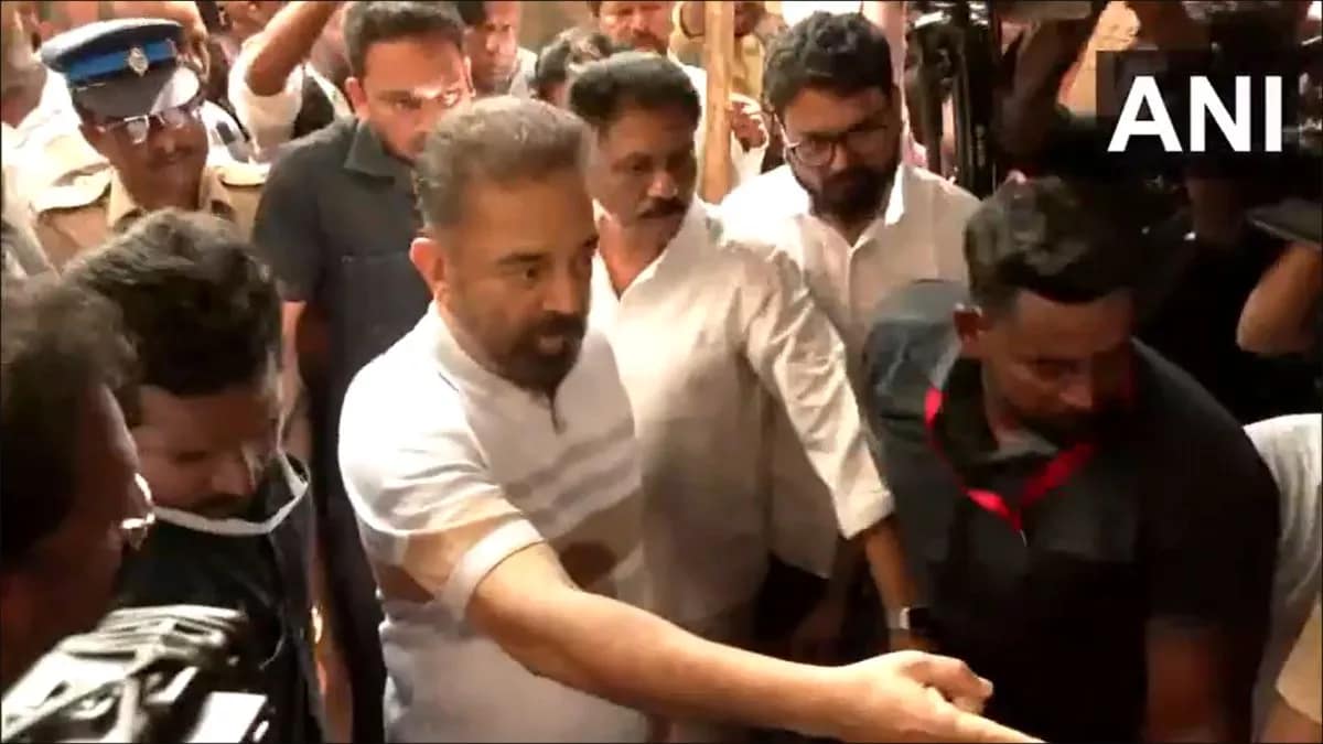 फिल्म अभिनेता कमल हासन और बाबा रामदेव ने डाला वोट, जानिए किन राज्यों में कितनी हुई वोटिंग? 42 फिल्म अभिनेता कमल हासन और बाबा रामदेव ने डाला वोट, जानिए किन राज्यों में कितनी हुई वोटिंग? December 2, 2025