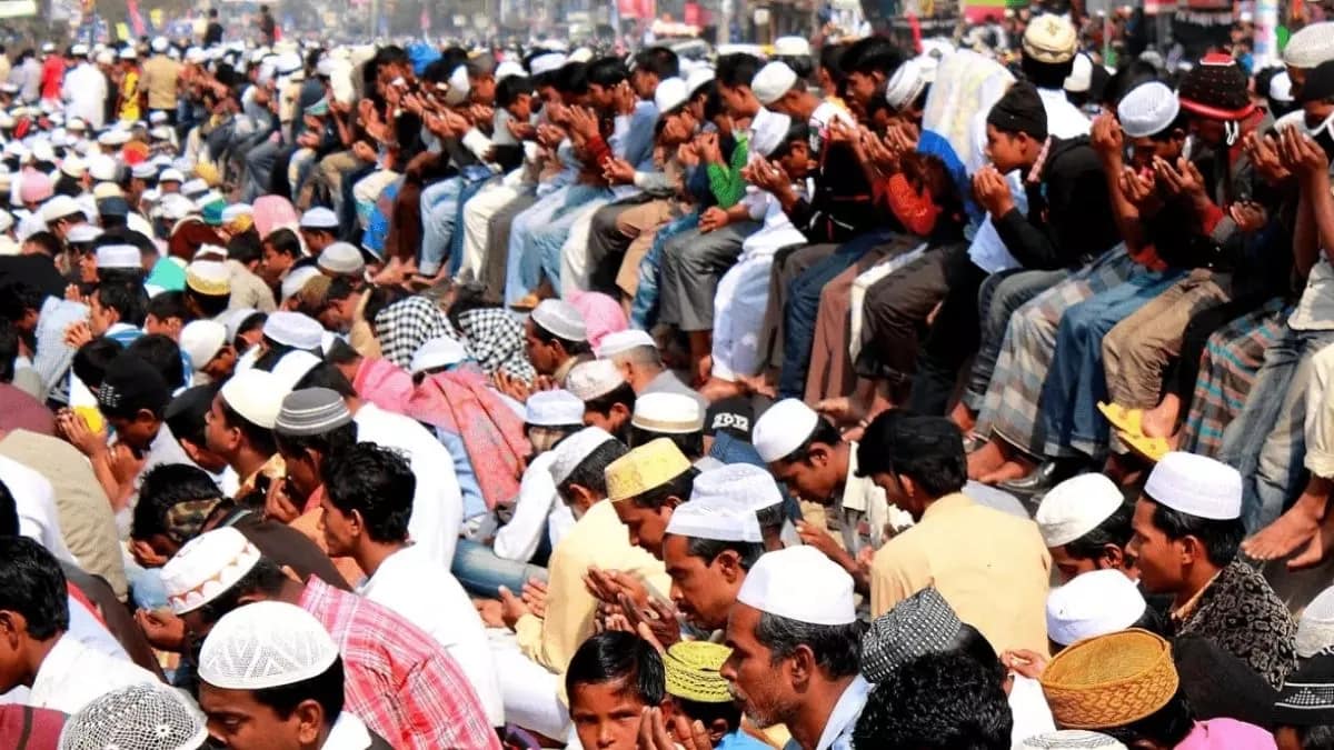 कर्नाटक में सभी मुस्लिम हो गए OBC, पिछड़ा वर्ग आयोग की रिपोर्ट में खुलासा; बीजेपी ने कांग्रेस को घेरा 42 कर्नाटक में सभी मुस्लिम हो गए OBC, पिछड़ा वर्ग आयोग की रिपोर्ट में खुलासा; बीजेपी ने कांग्रेस को घेरा December 14, 2025