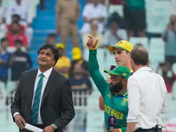 साउथ अफ्रीका-ऑस्ट्रेलिया वर्ल्ड कप सेमीफाइनल, 8 रन पर पवेलियन लौटे अफ्रीकी ओपनर्स, बावुमा के बाद डी कॉक आउट; स्कोर 8/2 42 साउथ अफ्रीका-ऑस्ट्रेलिया वर्ल्ड कप सेमीफाइनल, 8 रन पर पवेलियन लौटे अफ्रीकी ओपनर्स, बावुमा के बाद डी कॉक आउट; स्कोर 8/2 February 17, 2026