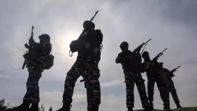 इस राज्य में सुरक्षाबलों और नक्सलियों के बीच भीषण मुठभेड़, 6 माओवादी ढेर, 2 जवान भी घायल 42 इस राज्य में सुरक्षाबलों और नक्सलियों के बीच भीषण मुठभेड़, 6 माओवादी ढेर, 2 जवान भी घायल March 5, 2026