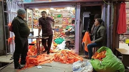 राजगढ़ में होती है धार्मिक ध्वजों की सिलाई, राम ध्वज लेने पहुंच रहे लोग 42 राजगढ़ में होती है धार्मिक ध्वजों की सिलाई, राम ध्वज लेने पहुंच रहे लोग November 6, 2025