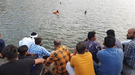 डैम में डूबा छात्र, पिकनिक मनाने गए थे 10 दोस्त,नहाते वक्त गहरे पानी में चला गया गितांश,खाना खा रहे थे बाकी के साथी,शव बरामद.. 42 डैम में डूबा छात्र, पिकनिक मनाने गए थे 10 दोस्त,नहाते वक्त गहरे पानी में चला गया गितांश,खाना खा रहे थे बाकी के साथी,शव बरामद.. December 2, 2025