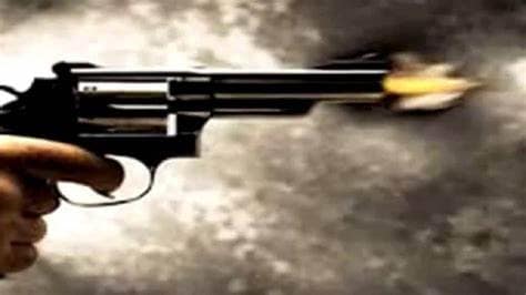 साकेत कोर्ट परिसर में हुई फायरिंग, गवाही देने आई महिला को मारी गोली.. 42 साकेत कोर्ट परिसर में हुई फायरिंग, गवाही देने आई महिला को मारी गोली.. March 7, 2026