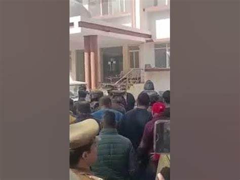 अतीक प्रयागराज कोर्ट पहुंचा, थोड़ी देर में पेशी.. 42 अतीक प्रयागराज कोर्ट पहुंचा, थोड़ी देर में पेशी.. February 19, 2026