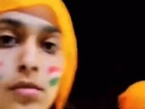 लड़की के चेहरे पर बना था तिरंगा, गोल्डन टेंपल में घुसने से रोका.. 42 लड़की के चेहरे पर बना था तिरंगा, गोल्डन टेंपल में घुसने से रोका.. March 7, 2026