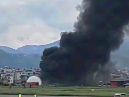 नेपाल में प्लेन क्रैश, 18 लोगों की मौत,काठमांडू के एयरपोर्ट पर रनवे से फिसला विमान, विंग जमीन से टकराया फिर आग लग गई 42 नेपाल में प्लेन क्रैश, 18 लोगों की मौत,काठमांडू के एयरपोर्ट पर रनवे से फिसला विमान, विंग जमीन से टकराया फिर आग लग गई December 2, 2025