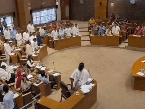 भोपाल में किराए से मिलेंगी निगम के भवनों की छतें,नगर निगम की मीटिंग में बहुमत से प्रस्ताव पास; मल्टी लेवल पार्किंग पर हंगामा 42 भोपाल में किराए से मिलेंगी निगम के भवनों की छतें,नगर निगम की मीटिंग में बहुमत से प्रस्ताव पास; मल्टी लेवल पार्किंग पर हंगामा December 2, 2025