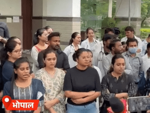 MP के 3 हजार से ज्यादा डॉक्टर हड़ताल पर,जूडा ने कहा-डॉक्टर्स प्रोटेक्शन एक्ट लागू करें; भोपाल के जीएमसी में छुटि्टयां रद्द 42 MP के 3 हजार से ज्यादा डॉक्टर हड़ताल पर,जूडा ने कहा-डॉक्टर्स प्रोटेक्शन एक्ट लागू करें; भोपाल के जीएमसी में छुटि्टयां रद्द December 2, 2025