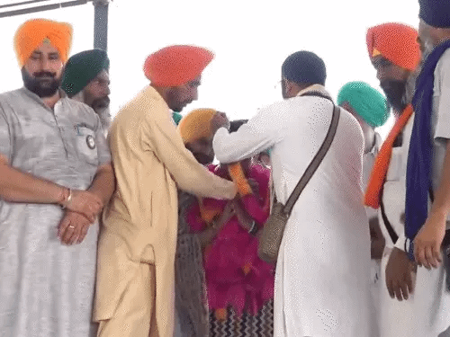 शंभू बॉर्डर पर विनेश फोगाट का सम्मान:रेसलर केंद्र सरकार से बोलीं- हक मांगने वाले हर बार पॉलिटिकल नहीं होते, धर्म से नहीं जोड़ना चाहिए 42 शंभू बॉर्डर पर विनेश फोगाट का सम्मान:रेसलर केंद्र सरकार से बोलीं- हक मांगने वाले हर बार पॉलिटिकल नहीं होते, धर्म से नहीं जोड़ना चाहिए March 7, 2026