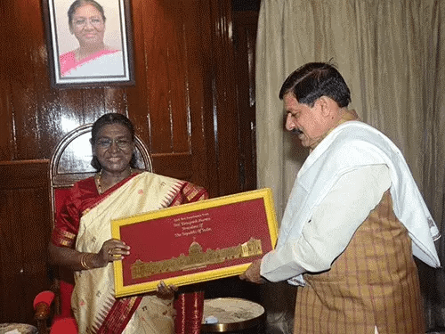 महाकाल के गर्भगृह में पूजन करेंगी राष्ट्रपति द्रौपदी मुर्मू,महाकाल लोक देखेंगी, सिक्स लेन का भूमि पूजन भी करेंगी; उज्जैन में बिताएंगी 3 घंटे 42 महाकाल के गर्भगृह में पूजन करेंगी राष्ट्रपति द्रौपदी मुर्मू,महाकाल लोक देखेंगी, सिक्स लेन का भूमि पूजन भी करेंगी; उज्जैन में बिताएंगी 3 घंटे December 2, 2025