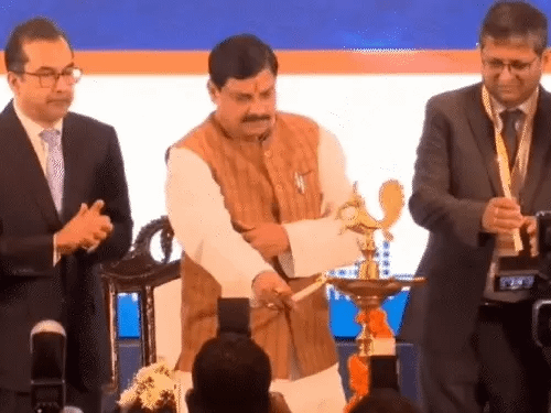 सीएम बोले- काम कराना है, तो मन बड़ा करें,कहा- बिजनेसमैन के लिए सरकार की दृष्टि टेढ़ी होती है, इसे सीधा करना है 42 सीएम बोले- काम कराना है, तो मन बड़ा करें,कहा- बिजनेसमैन के लिए सरकार की दृष्टि टेढ़ी होती है, इसे सीधा करना है December 5, 2025