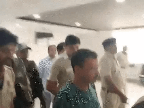 केजरीवाल को शराब नीति से जुड़े CBI केस में जमानत,फाइल साइन नहीं कर पाएंगे, दफ्तर नहीं जा पाएंगे,ED केस में पहले ही बेल मिल चुकी 42 केजरीवाल को शराब नीति से जुड़े CBI केस में जमानत,फाइल साइन नहीं कर पाएंगे, दफ्तर नहीं जा पाएंगे,ED केस में पहले ही बेल मिल चुकी December 2, 2025