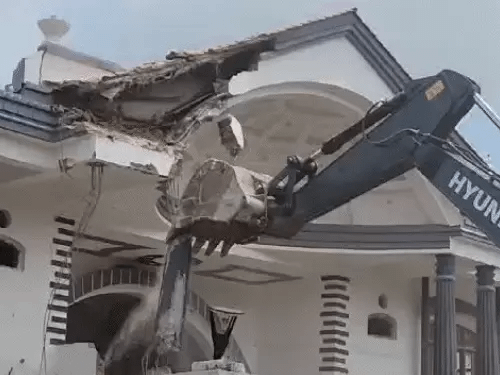 बुलडोजर एक्शन पर सुप्रीम कोर्ट गाइडलाइन जारी करेगा,सुझाव मांगे, कहा- सिर्फ आरोपी होने पर किसी का घर नहीं गिरा सकते, दोषी हो तब भी नहीं 42 बुलडोजर एक्शन पर सुप्रीम कोर्ट गाइडलाइन जारी करेगा,सुझाव मांगे, कहा- सिर्फ आरोपी होने पर किसी का घर नहीं गिरा सकते, दोषी हो तब भी नहीं December 2, 2025