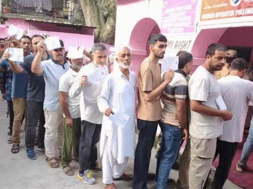 जम्मू-कश्मीर में वोटिंग का दूसरा फेज,दोपहर 3 बजे तक 46% मतदान; श्रीनगर में सबसे कम 22.62% वोटिंग; रियासी 63% के साथ टॉप पर 42 जम्मू-कश्मीर में वोटिंग का दूसरा फेज,दोपहर 3 बजे तक 46% मतदान; श्रीनगर में सबसे कम 22.62% वोटिंग; रियासी 63% के साथ टॉप पर March 5, 2026