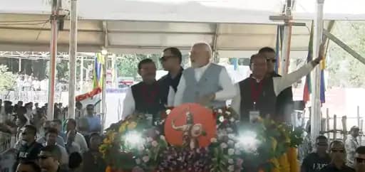 जबलपुर में प्रधानमंत्री मोदी,रोड शो के साथ मंच तक पहुंचे,रानी दुर्गावती स्मारक का किया शिलान्यास.. 42 जबलपुर में प्रधानमंत्री मोदी,रोड शो के साथ मंच तक पहुंचे,रानी दुर्गावती स्मारक का किया शिलान्यास.. December 2, 2025