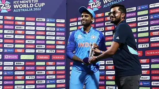 अवॉर्ड के लिए उतावले सूर्या:ट्रॉफी मिलने वाली थी, पहले ही कहा- लाओ यहां दे दो 42 अवॉर्ड के लिए उतावले सूर्या:ट्रॉफी मिलने वाली थी, पहले ही कहा- लाओ यहां दे दो March 5, 2026