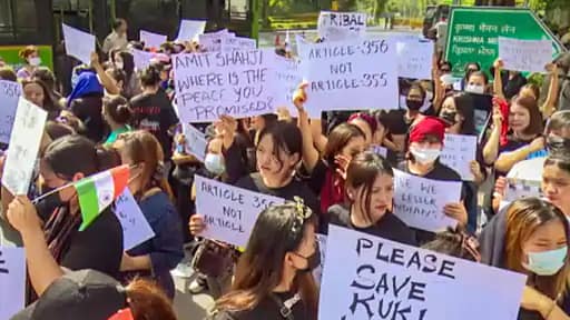 मणिपुर में ताजा हिंसा के बाद 11 अफसरों का तबादला.. 42 मणिपुर में ताजा हिंसा के बाद 11 अफसरों का तबादला.. March 6, 2026