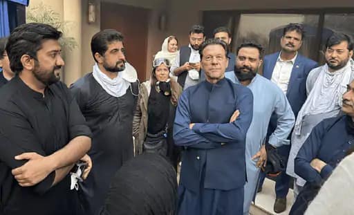 19 घंटे बाद भी इमरान की गिरफ्तारी नहीं,पूर्व पाकिस्तानी PM बोले- वो मेरा कत्ल करना चाहते हैं.. 42 19 घंटे बाद भी इमरान की गिरफ्तारी नहीं,पूर्व पाकिस्तानी PM बोले- वो मेरा कत्ल करना चाहते हैं.. December 2, 2025