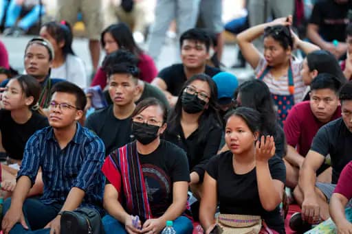 मणिपुर में थोवई कुकी गांव में हिंसा, 3 की मौत,पुलिस का दावा- जंगल में कटी लाश मिली.. 42 मणिपुर में थोवई कुकी गांव में हिंसा, 3 की मौत,पुलिस का दावा- जंगल में कटी लाश मिली.. February 15, 2026