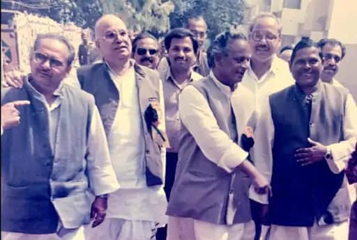 कल्याण सिंह के इस्तीफा देने की बात पर आडवाणी ने कहा था टाइम पास करिए... 42 कल्याण सिंह के इस्तीफा देने की बात पर आडवाणी ने कहा था टाइम पास करिए... April 20, 2026