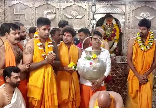 ऋषभ के लिए प्रार्थना करने महाकाल पहुंचे सूर्या-कुलदीप और सुंदर.. 42 ऋषभ के लिए प्रार्थना करने महाकाल पहुंचे सूर्या-कुलदीप और सुंदर.. March 7, 2026