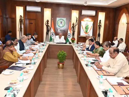 आरक्षण विधेयक के समर्थन में राज्यपाल:भाजपा नेता उठा रहे सवाल... 42 आरक्षण विधेयक के समर्थन में राज्यपाल:भाजपा नेता उठा रहे सवाल... April 20, 2026