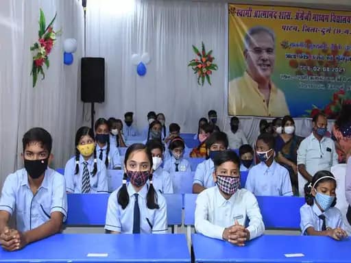 स्वामी आत्मानंद की पढ़ाई कहीं बन न जाए मजाक... 42 स्वामी आत्मानंद की पढ़ाई कहीं बन न जाए मजाक... December 2, 2025