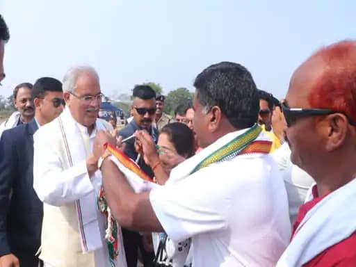 डोंगरगांव को 80 करोड़ के विकासकार्यों की सौगात:CM भूपेश ने कहा- 'योजनाओं का क्रियान्वयन ठीक से हो रहा या नहीं, ये जानने आया हूं'... 42 डोंगरगांव को 80 करोड़ के विकासकार्यों की सौगात:CM भूपेश ने कहा- 'योजनाओं का क्रियान्वयन ठीक से हो रहा या नहीं, ये जानने आया हूं'... March 6, 2026