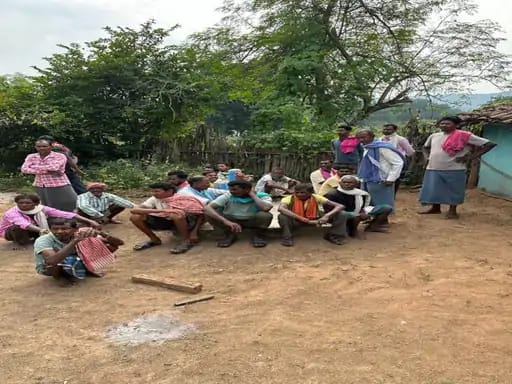 कुल्हाड़ी मारकर ग्रामीण की हत्या:दोपहर से लापता पत्नी ने वापस लौटकर साधी चुप्पी; परिवारवालों के बयान में विरोधाभास... 42 कुल्हाड़ी मारकर ग्रामीण की हत्या:दोपहर से लापता पत्नी ने वापस लौटकर साधी चुप्पी; परिवारवालों के बयान में विरोधाभास... December 2, 2025