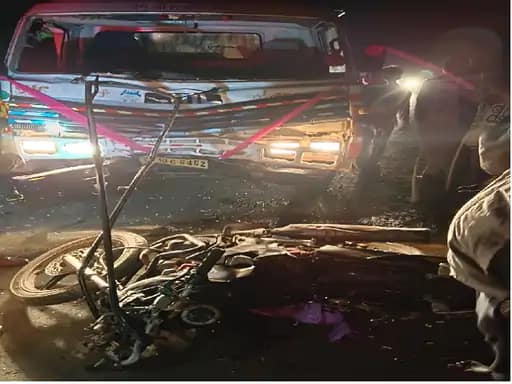 मेटाडोर ने दो लोगों को कुचला,15 मीटर तक घसीटता रहा... 42 मेटाडोर ने दो लोगों को कुचला,15 मीटर तक घसीटता रहा... April 20, 2026