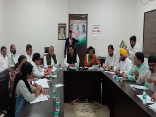 राजीव भवन में चुनाव समिति की बैठक शुरू, मुख्यमंत्री भूपेश बघेल, प्रभारी PL पुनिया सहित प्रमुख नेता शामिल 42 राजीव भवन में चुनाव समिति की बैठक शुरू, मुख्यमंत्री भूपेश बघेल, प्रभारी PL पुनिया सहित प्रमुख नेता शामिल March 6, 2026