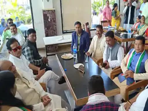 छत्तीसगढ़ में कांग्रेस की किलाबंदी:43 विधायकों को सेक्टर प्रभारी बनाकर भानुप्रतापपुर में रहने के निर्देश.. 42 छत्तीसगढ़ में कांग्रेस की किलाबंदी:43 विधायकों को सेक्टर प्रभारी बनाकर भानुप्रतापपुर में रहने के निर्देश.. December 2, 2025