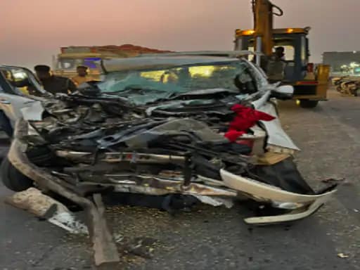 ट्रेलर में घुसी कार,भाई की अस्थियां विसर्जित कर लौट रहे व्यापारी,भाई,पुजारी की गई जान... 42 ट्रेलर में घुसी कार,भाई की अस्थियां विसर्जित कर लौट रहे व्यापारी,भाई,पुजारी की गई जान... February 17, 2026