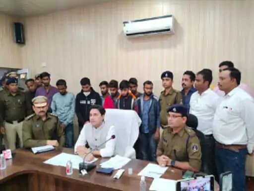 CG में ठग गिरोह का भंडाफोड़,14 युवतियां,8 युवक गिरफ्तार... 42 CG में ठग गिरोह का भंडाफोड़,14 युवतियां,8 युवक गिरफ्तार... April 20, 2026