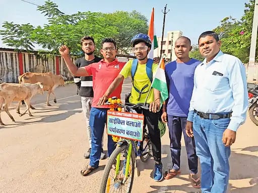 पर्यावरण सुरक्षा का संदेश दे रहे ,रायगढ़ के लैलूंगा से शुरू की थी यात्रा, करीब 1300 किमी सफर कर कवर्धा पहुंचे, प्रदेश में 5000 किमी साइकिल यात्रा करेंगे प्रमोद... 42 पर्यावरण सुरक्षा का संदेश दे रहे ,रायगढ़ के लैलूंगा से शुरू की थी यात्रा, करीब 1300 किमी सफर कर कवर्धा पहुंचे, प्रदेश में 5000 किमी साइकिल यात्रा करेंगे प्रमोद... March 6, 2026