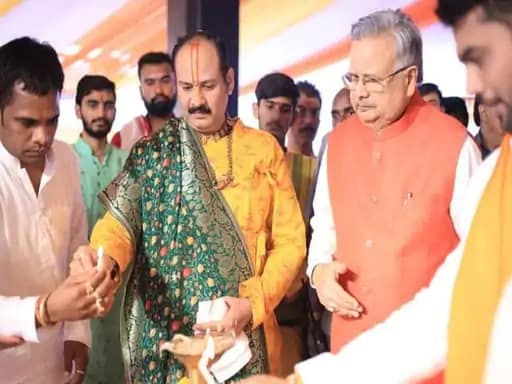 चाय बेचते थे मशहूर कथा वाचक पंडित प्रदीप मिश्रा: पिता लगाते थे चने का ठेला, भरपेट खाना भी नहीं मिलता था फिर शिव ने संवारा जीवन... 42 चाय बेचते थे मशहूर कथा वाचक पंडित प्रदीप मिश्रा: पिता लगाते थे चने का ठेला, भरपेट खाना भी नहीं मिलता था फिर शिव ने संवारा जीवन... March 6, 2026