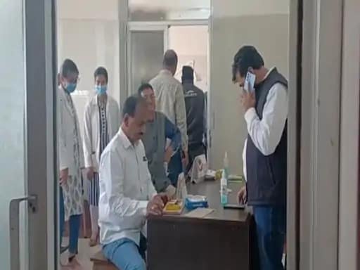 विधायक ने घुमाया जोर का बल्ला..गर्ल्स प्लेयर के फटे होंठ,क्रिकेट मैदान में लहूलुहान हुई लड़की... 42 विधायक ने घुमाया जोर का बल्ला..गर्ल्स प्लेयर के फटे होंठ,क्रिकेट मैदान में लहूलुहान हुई लड़की... December 2, 2025