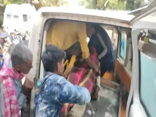 मां के सामने बेटे की गई जान, पति ने अस्पताल ले जाते वक्त तोड़ा दम... 42 मां के सामने बेटे की गई जान, पति ने अस्पताल ले जाते वक्त तोड़ा दम... December 24, 2025