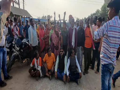 ब्रह्मानंद को नहीं ले जा सकी झारखंड पुलिस,गाड़ी रोककर कार्यकर्ता ने किया भारी विरोध.. 42 ब्रह्मानंद को नहीं ले जा सकी झारखंड पुलिस,गाड़ी रोककर कार्यकर्ता ने किया भारी विरोध.. December 2, 2025