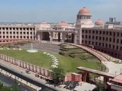 हाईकोर्ट ने किया सवाल,बीजेपी, सपा, कांग्रेस, बसपा और चुनाव आयुक्त को नोटिस.. 42 हाईकोर्ट ने किया सवाल,बीजेपी, सपा, कांग्रेस, बसपा और चुनाव आयुक्त को नोटिस.. March 6, 2026